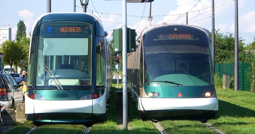 Wie komme ich vom Flughafen Nizza ins Stadtzentrum 