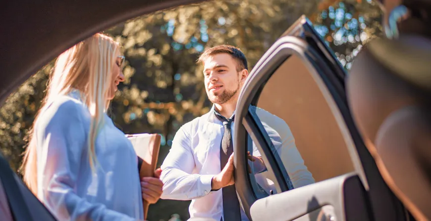 Wie komme ich vom Flughafen Nizza nach Antibes 