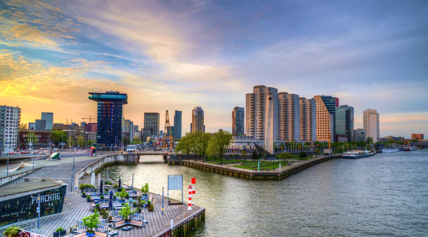 Wie Kommt man vom Flughafen Schiphol Amsterdam nach Rotterdam?