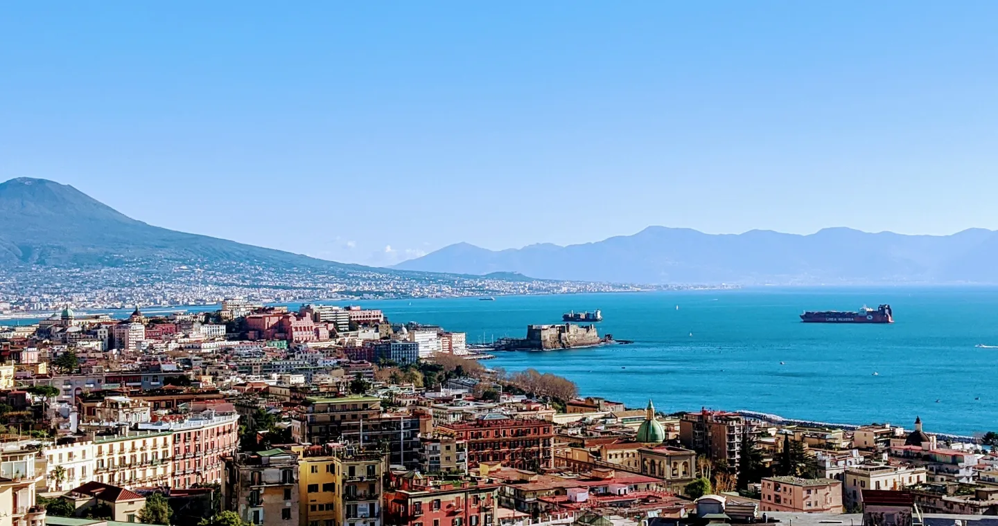 Wie kommt man vom Flughafen Neapel ins Stadtzentrum?