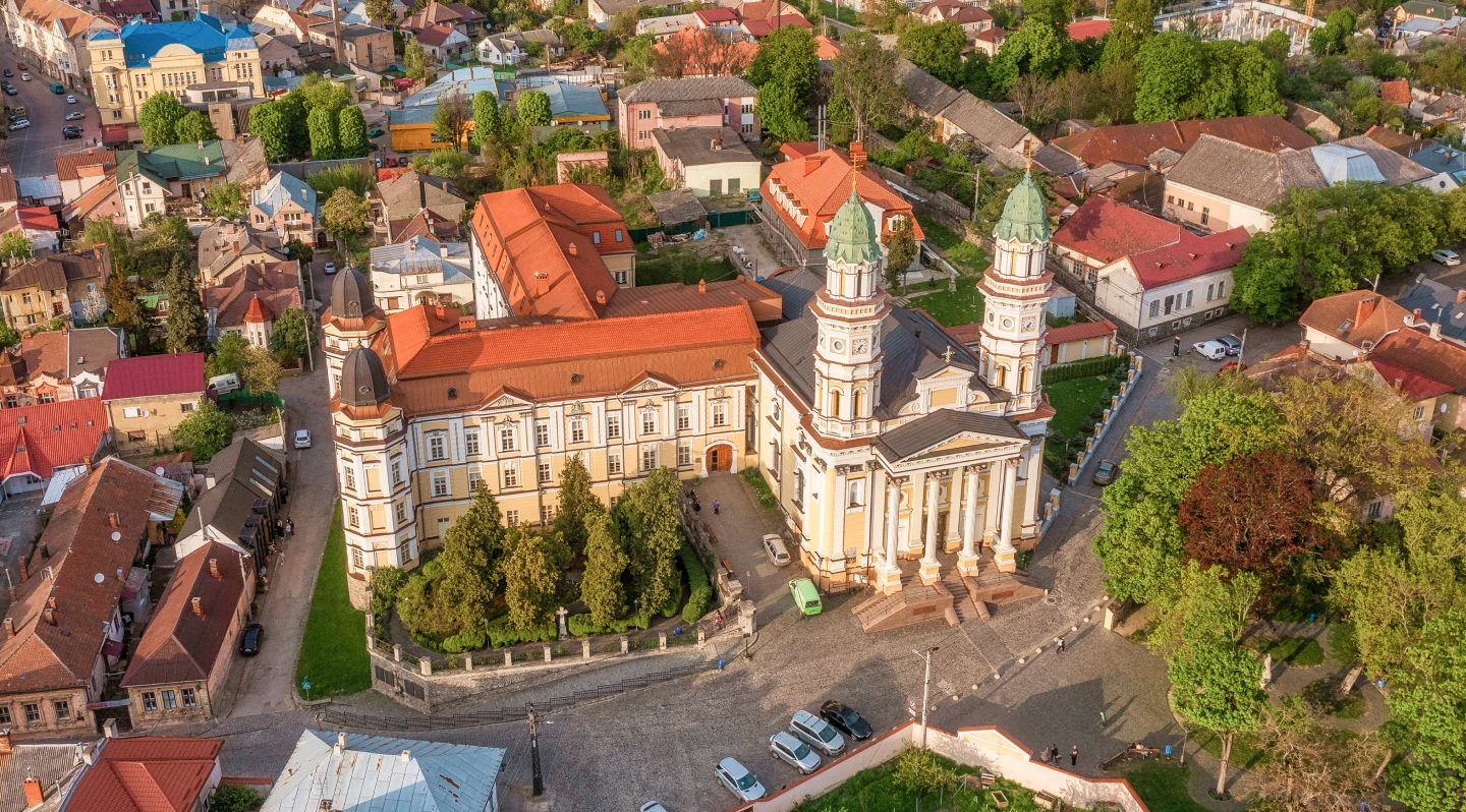 Wie Komme Ich von Uzhhorod zum Flughafen Kosice?