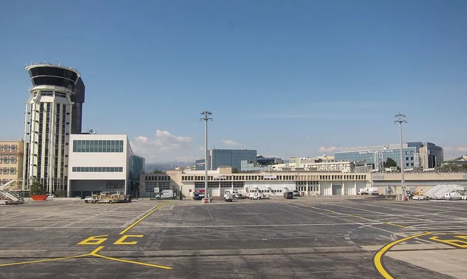 Μεταφορές και ταξί από το αεροδρόμιο της Νίκαιας
