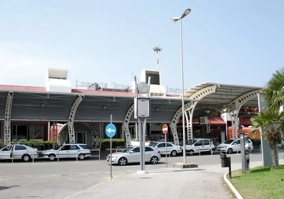 Μεταφορές από το Αεροδρόμιο Lamezia και Ταξ