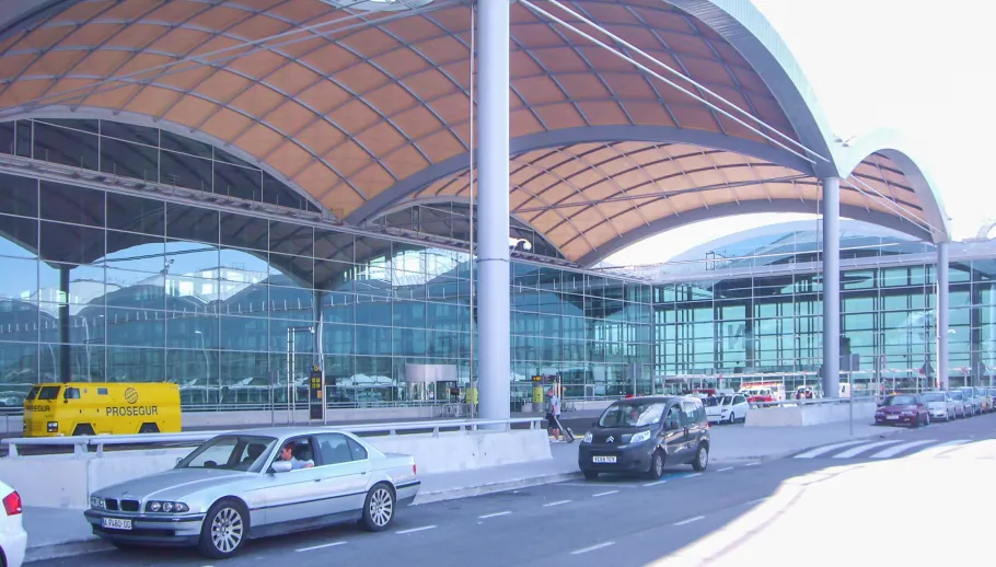 Μεταφορές από Αεροδρόμιο Αλικάντε στο Μπενιντόρμ