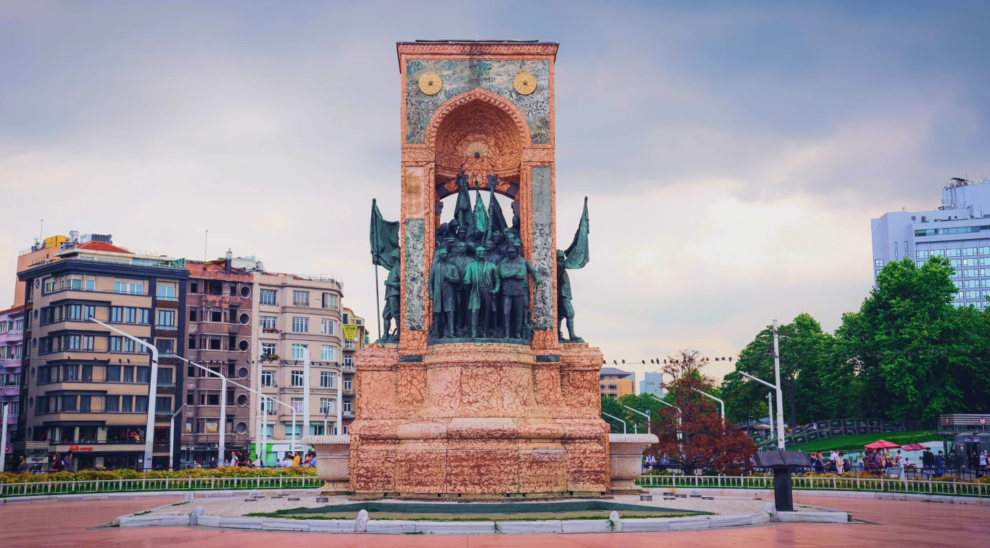 Πώς να φτάσετε από το αεροδρόμιο της Κωνσταντινούπολης στην πλατεία Ταξίμ