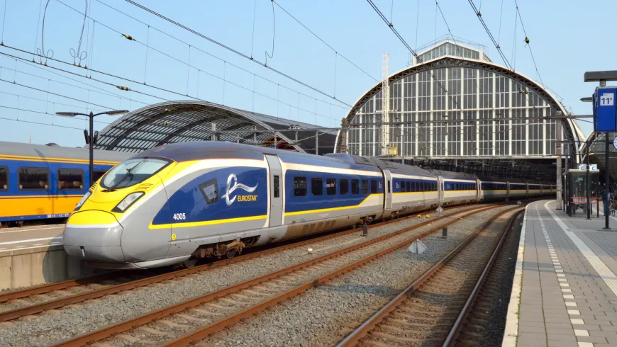 Esiste un Treno Dall'aeroporto di Eindhoven ad Amsterdam?