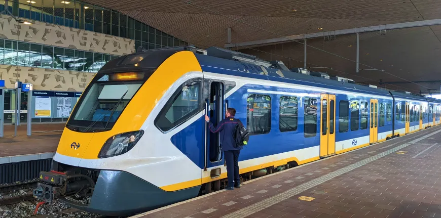 Esiste un Treno da Schiphol Amsterdam Aeroporto a Rotterdam?