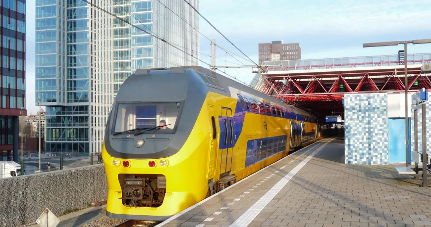 C'è un Treno Dall'aeroporto di Amsterdam ad Almere?