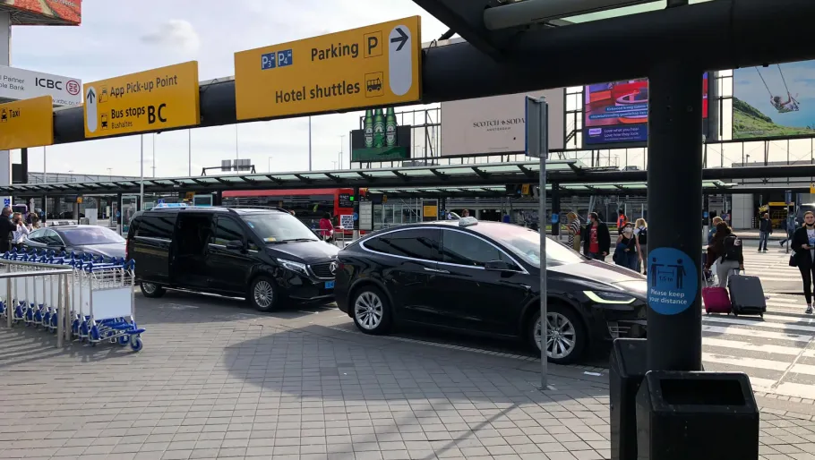 Come Prenotare il Trasferimento in Taxi Dall'aeroporto di Amsterdam?