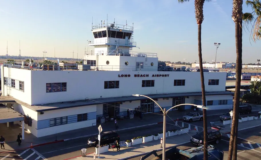 Il Modo Migliore per Arrivare Dall'aeroporto di Long Beach a Disneyland