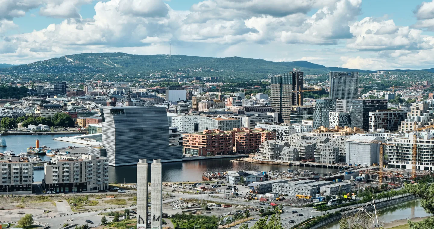 Jak Dostać się z Lotniska w Oslo do Centrum Miasta