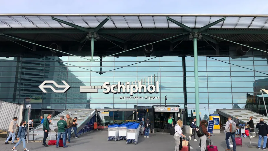 Podróż z Lotniska Schiphol do Amsterdamu