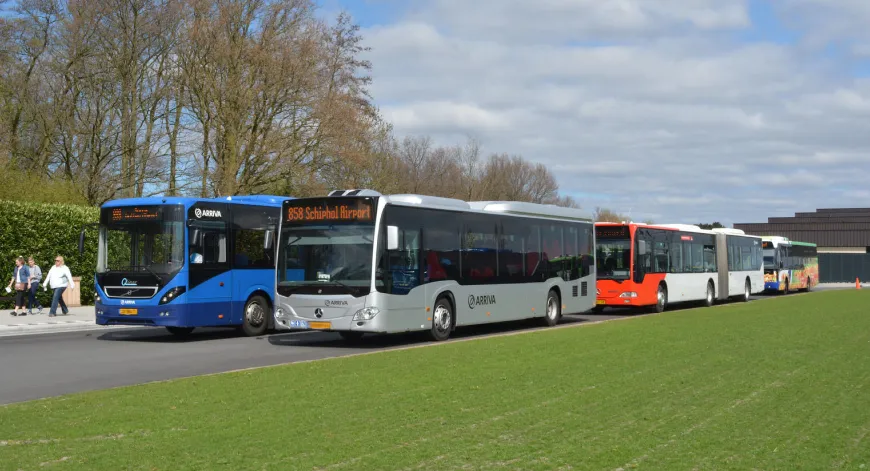 Dojazd z Lotniska Schiphol do Amsterdamu Autobusem