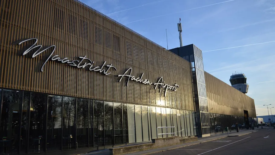 Niedrogi Transfer z Lotniska w Maastricht