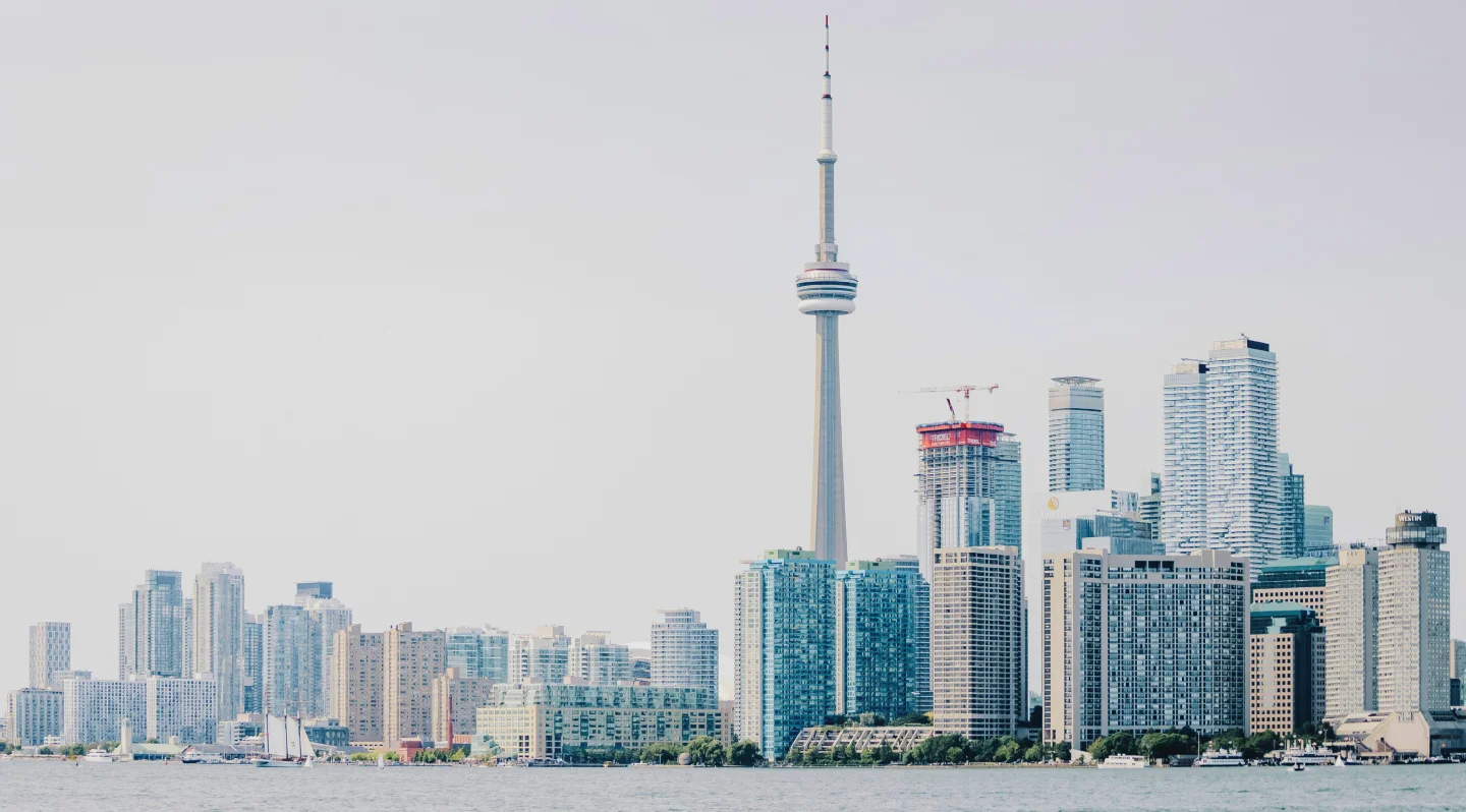 Jak Dostać się z Lotniska w Toronto do Centrum Miasta