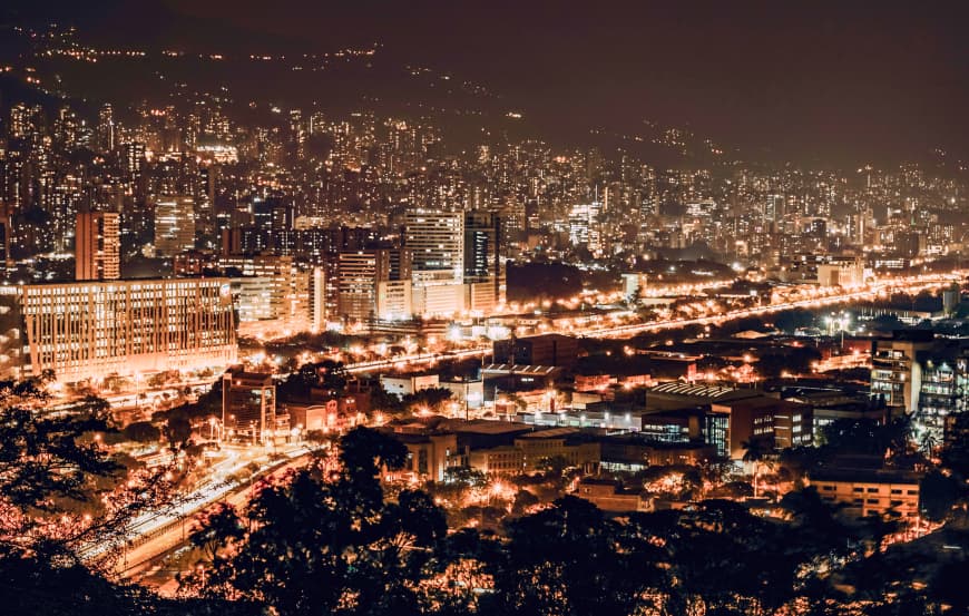 Как Добраться из Аэропорта Медельина до Центра Города в Колумбии