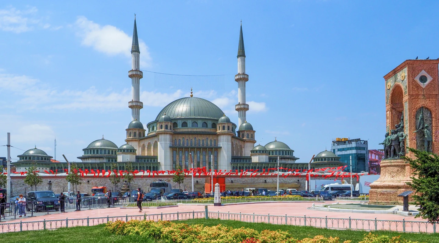 Sabiha Gökçen Havalimanından Taksim Meydanına Nasıl Gidilir?