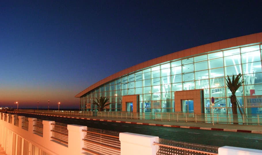 Трансфери з Аеропорту Енфіда