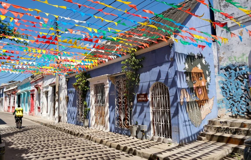 Як Дістатися з Аеропорту Картахени до Гецемані в Колумбії