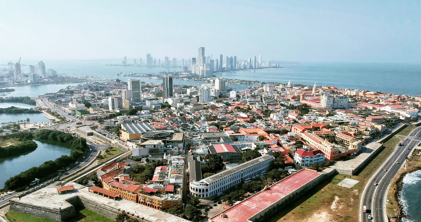 Як Дістатися з Аеропорту Барранкілья до Картахени в Колумбії