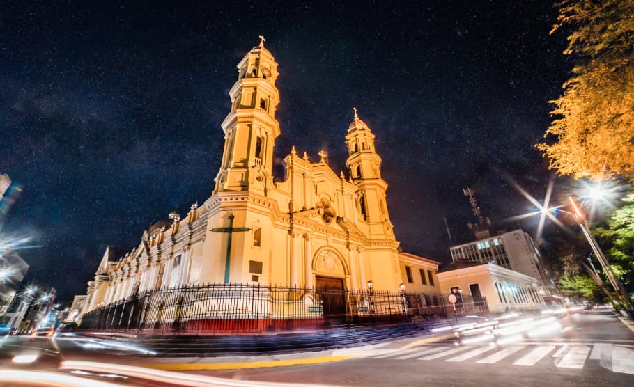 Як Дістатися з Аеропорту Піура до Центру Міста в Перу