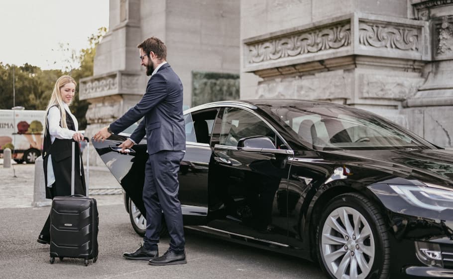 Трансфер на Таксі з Аеропорту Фу Бай