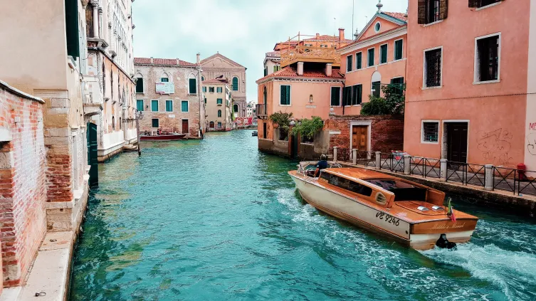 Venice Water Taxi – AtoB New Service