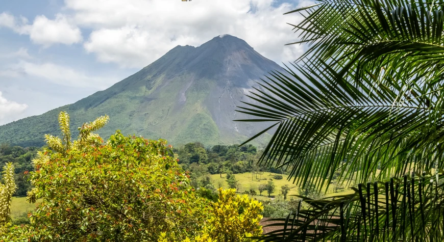 How to Get from Liberia Airport to La Fortuna