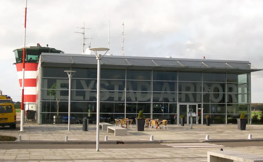Ιδιωτικό Ταξί για το Αεροδρόμιο Λέλυσταντ