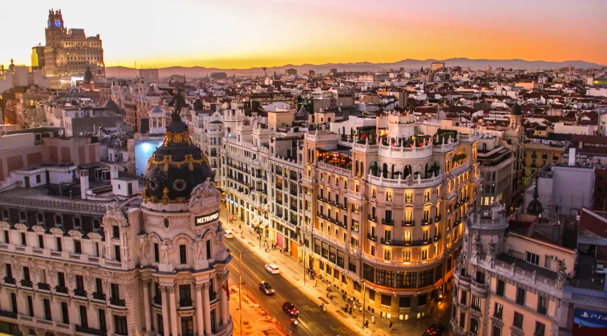 Jak Dostać się z Lotniska w Barcelonie do Centrum Miasta