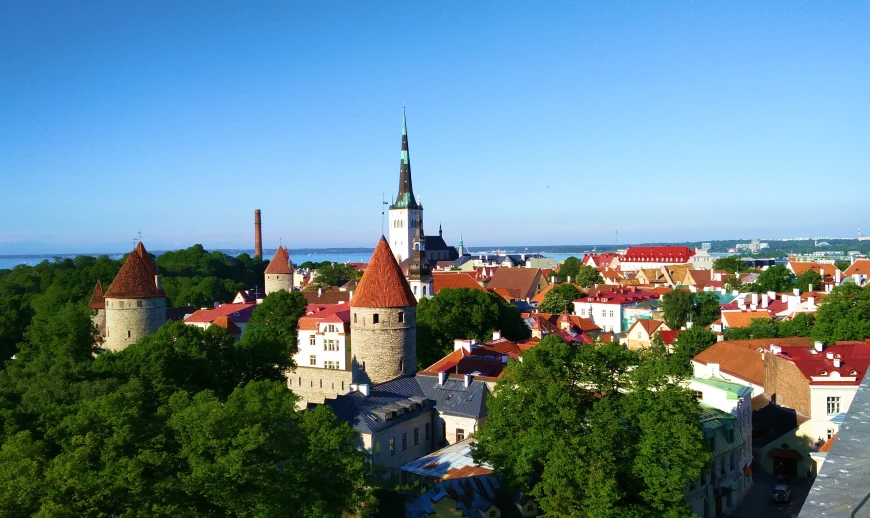 Jak Dostać się z Lotniska w Tallinnie do Bałtyckiej Stacji Kolejowej w Tallinie, Estonia