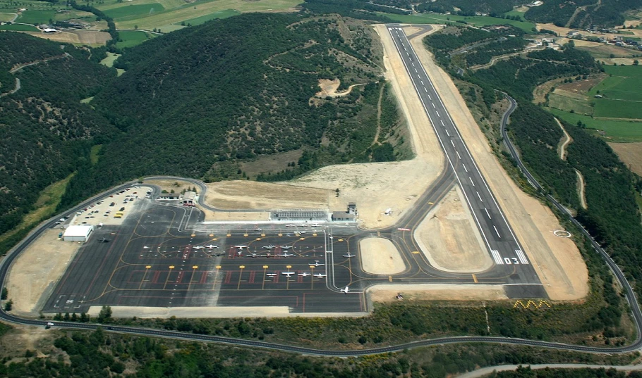 La Seu D'Urgell Havalimanı'na Taksi