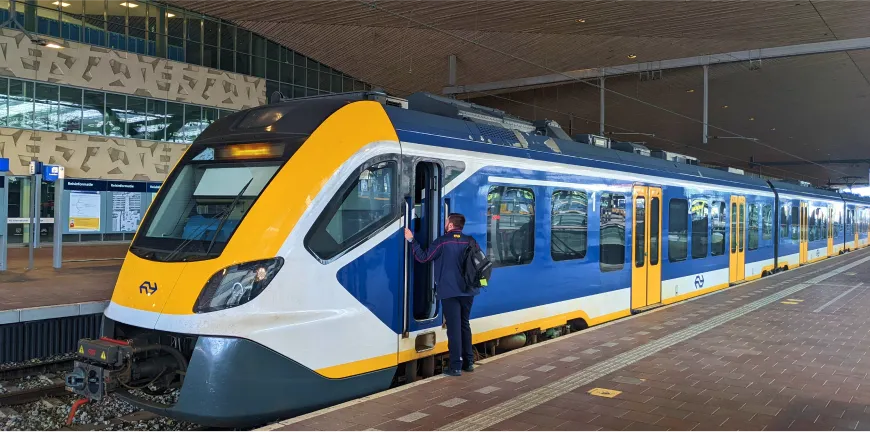 Schiphol Havaalanından Keukenhof'a Nasıl Gidilir?